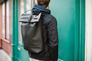 Comment porter le sac à dos avec style
